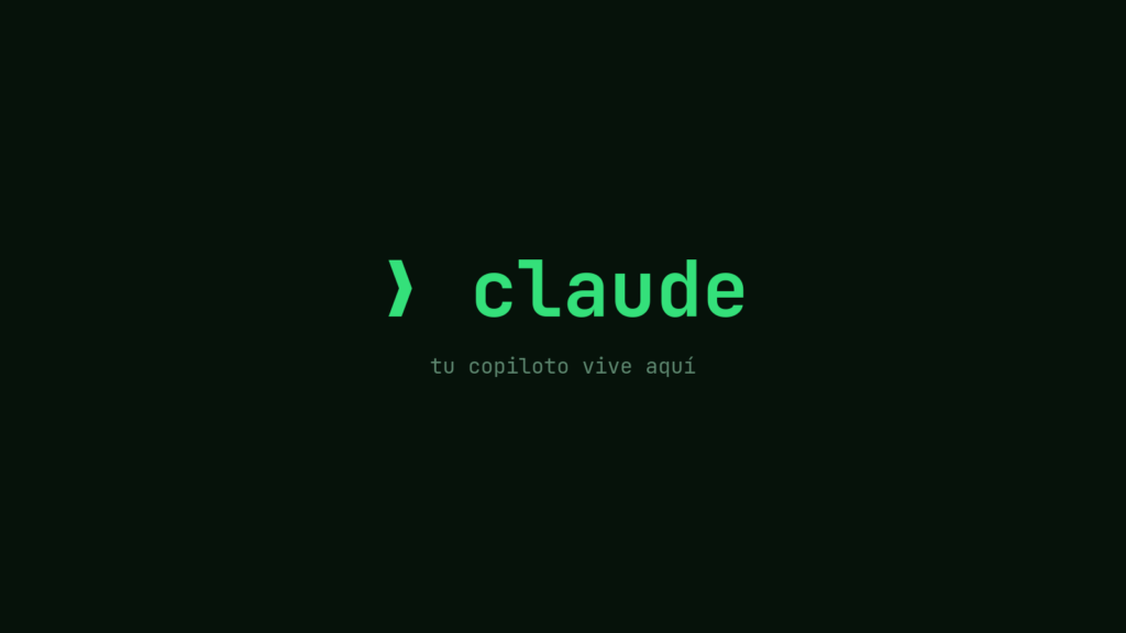 Prompt de terminal con la palabra claude y el lema: tu copiloto vive aquí